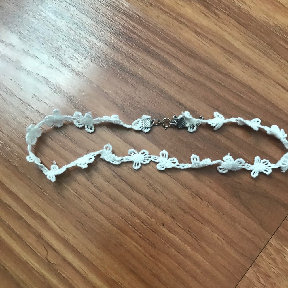 Flower lace choker